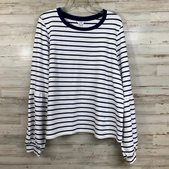 Crown & Ivy Navy and White Top Size XXL - Picture 1 of 5